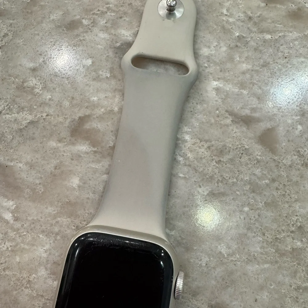 Apple Watch Series 8 41mm Starlight Aluminum Case Sport Band S/M GPS